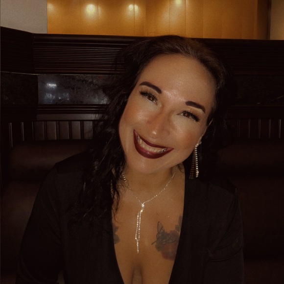 Meet your Posher, Salena - Picture 2 of 2